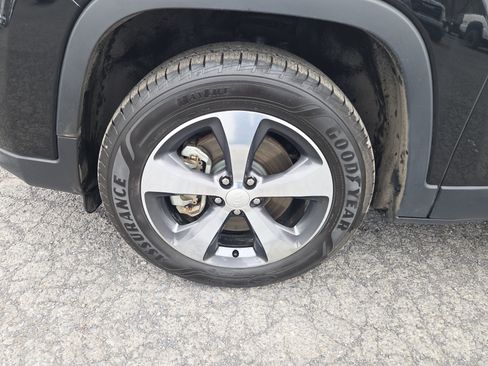 Used 2019 Jeep Cherokee Limited AWD/4WD image 11