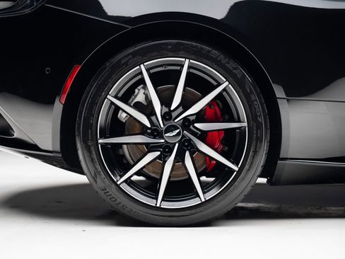 Used 2019 Aston Martin DB11 Volante RWD image 38
