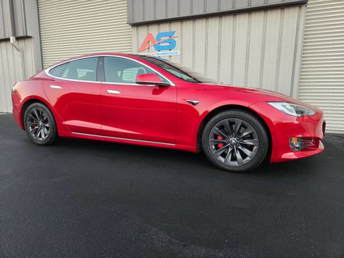 Used 2019 Tesla Model S Performance image 10