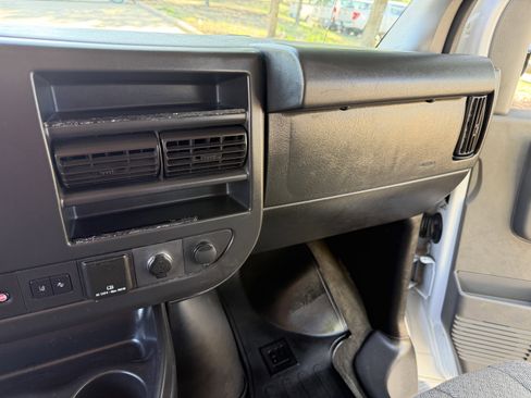 Used 2019 Chevrolet Express 3500 LT w/ LT Preferred Equipment Group RWD image 20