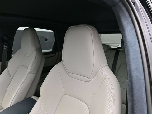 Certified 2023 Porsche Cayenne GTS AWD/4WD image 17