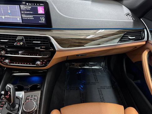 Certified 2023 BMW 530e w/ Convenience Package image 29