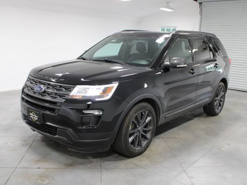 Used 2019 Ford Explorer XLT w/ Equipment Group 202A FWD image 4