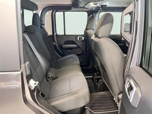 Used 2020 Jeep Gladiator Overland image 9