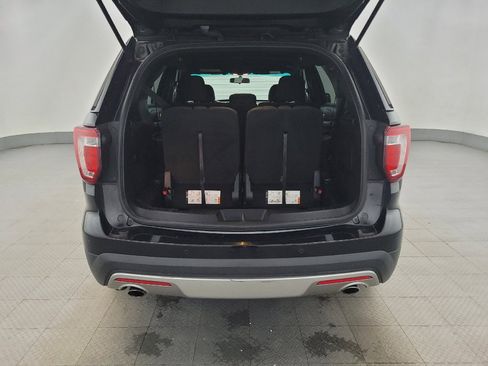 Used 2017 Ford Explorer XLT image 29