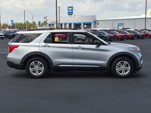 Used 2021 Ford Explorer XLT RWD image 4