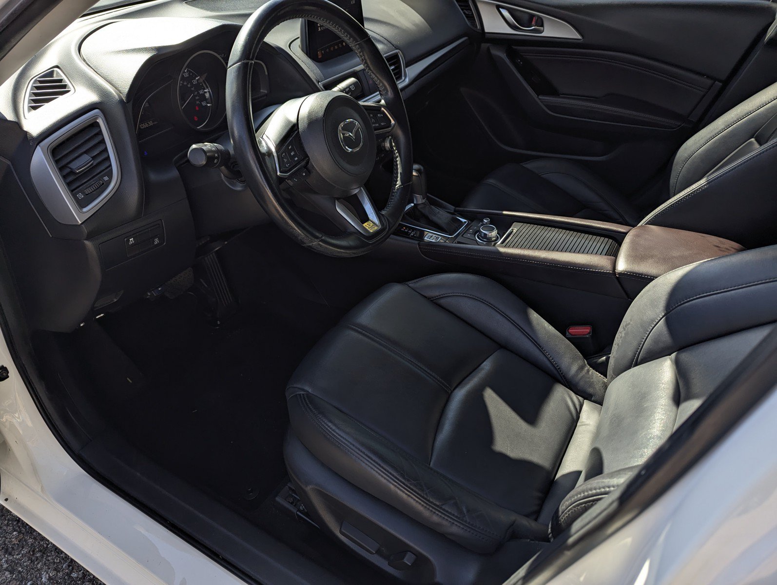 Used 2017 MAZDA MAZDA3 Touring FWD image 9