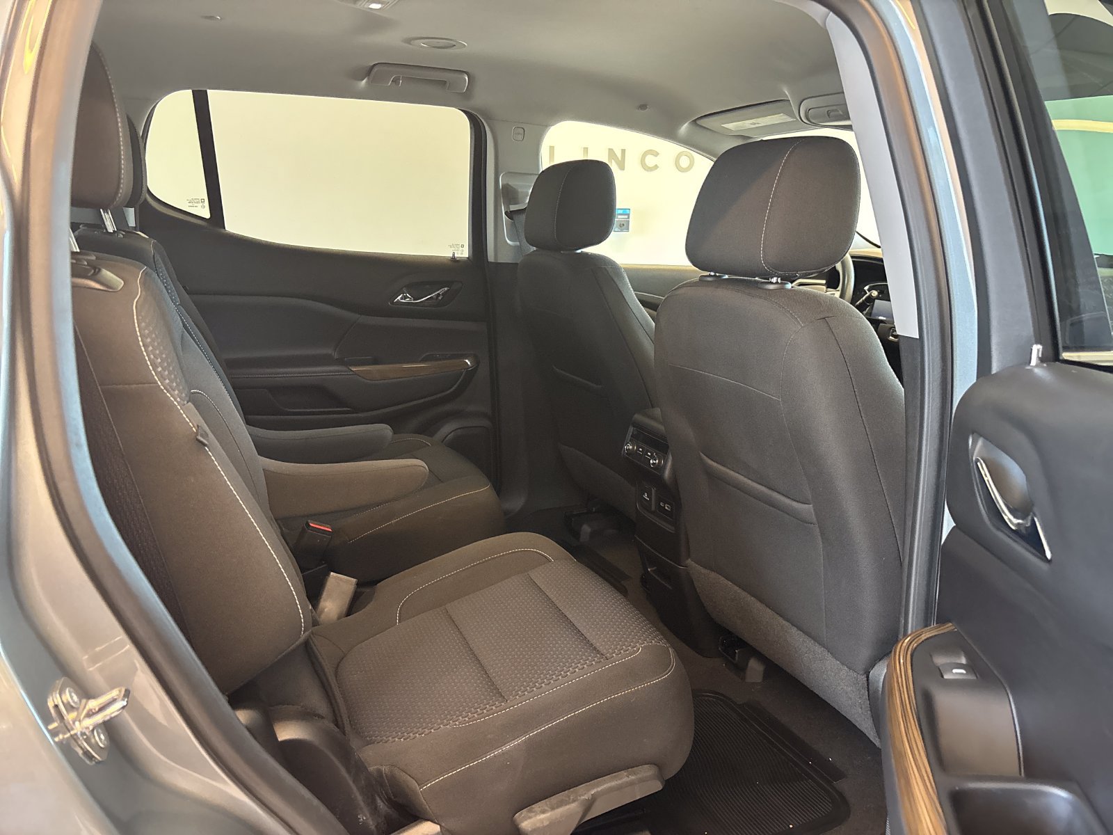 Used 2023 GMC Acadia SLE w/ Driver Convenience Package FWD image 9