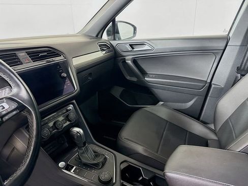 Used 2021 Volkswagen Tiguan SE R-Line image 10