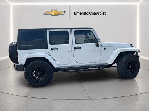 Used 2015 Jeep Wrangler Unlimited Sahara w/ Connectivity Group AWD/4WD image 5