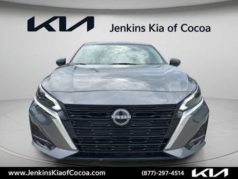 Used 2025 Nissan Altima 2.5 SV FWD image 12