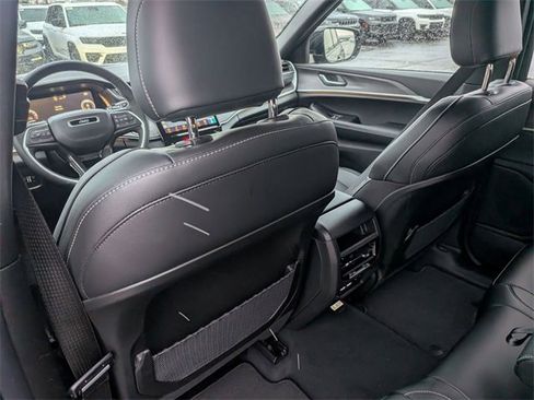 New 2025 Jeep Grand Cherokee Limited image 29