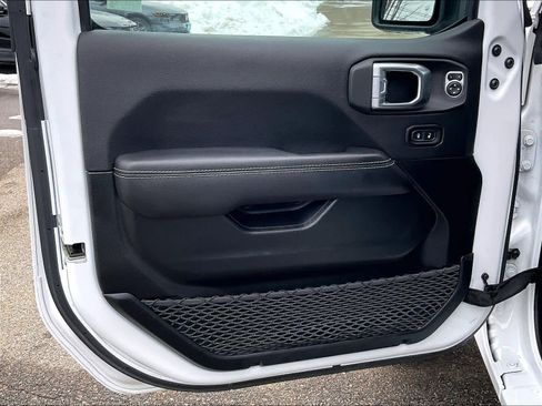 Used 2022 Jeep Wrangler Unlimited Sahara w/ Cold Weather Group image 9