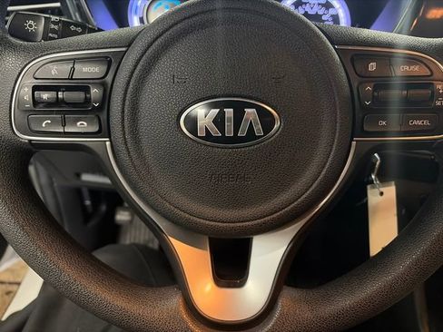 Used 2021 Kia Niro LX image 11