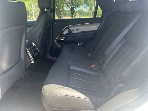 Used 2025 Land Rover Range Rover Sport Dynamic SE image 12
