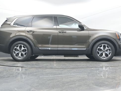 Used 2021 Kia Telluride EX image 28