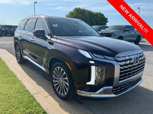 Used 2024 Hyundai Palisade Calligraphy FWD image 3