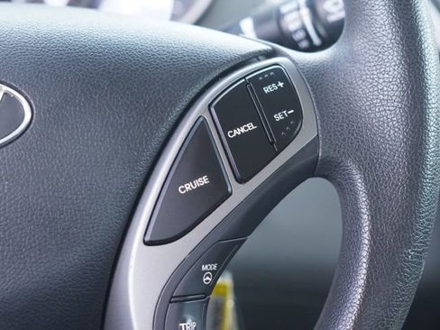 Used 2014 Hyundai Elantra SE image 18