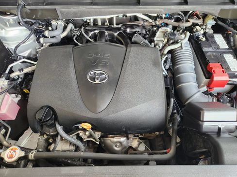 Used 2022 Toyota Highlander XLE FWD image 33