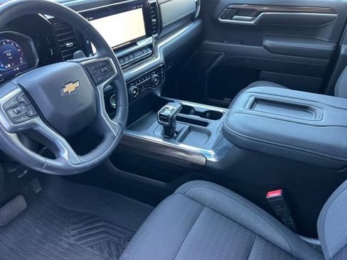 Used 2022 Chevrolet Silverado 1500 LT AWD/4WD image 10