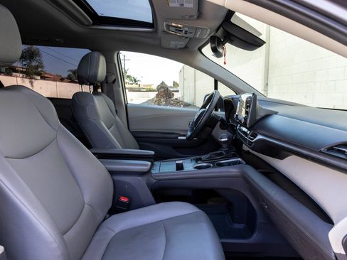 Used 2021 Toyota Sienna XLE FWD image 33