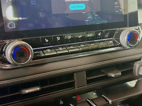 Used 2025 Chevrolet Colorado LT w/ Advanced Trailering Package image 19