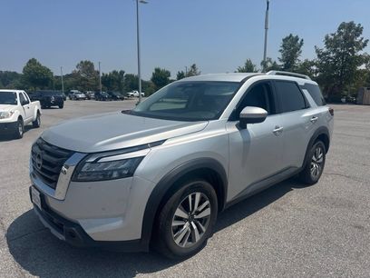 Used 2025 Nissan Pathfinder SL