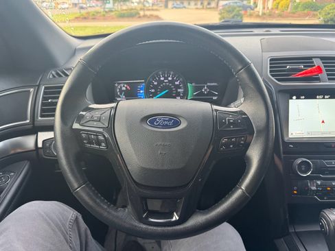 Used 2018 Ford Explorer XLT w/ Equipment Group 202A image 18