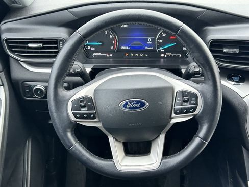 Used 2022 Ford Explorer XLT w/ Equipment Group 202A image 11