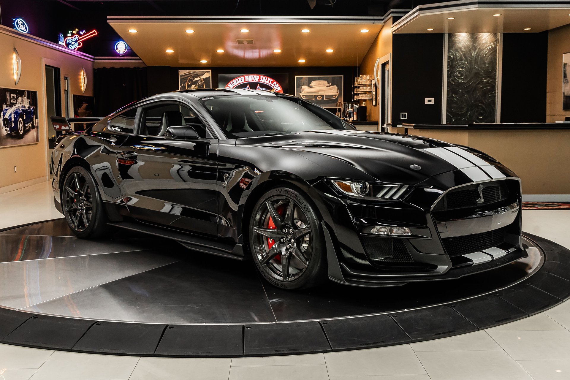 Used 2020 Ford Mustang Shelby GT500 w/ Carbon Fiber Track Pack RWD image 9