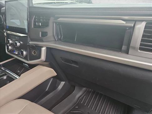 Used 2022 Ford Expedition XLT image 17