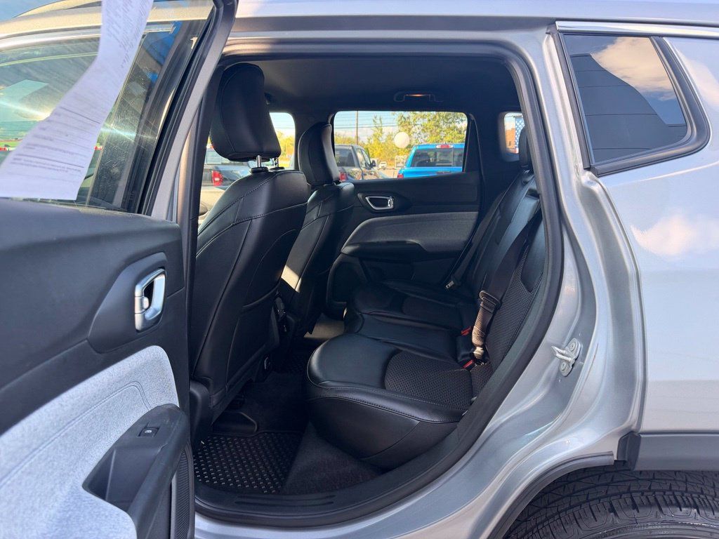 Used 2023 Jeep Compass Latitude w/ Convenience Group AWD/4WD image 18