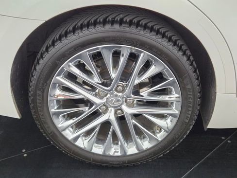 Used 2018 Lexus ES 350 w/ Luxury Package w/Wood Trim image 10