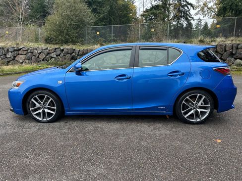 Used 2017 Lexus CT 200h image 2