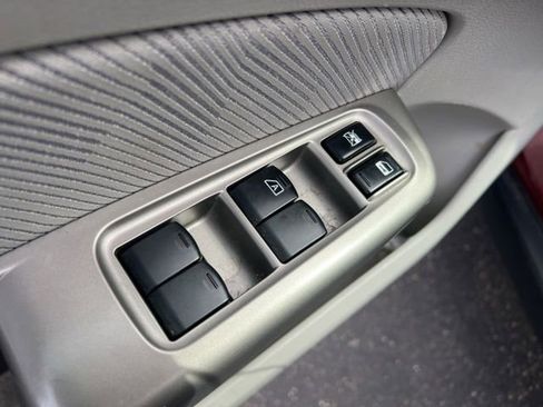 Used 2010 Subaru Forester 2.5X Premium image 22