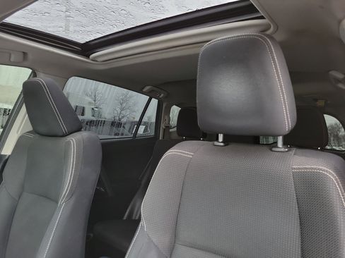 Used 2017 Toyota RAV4 XLE w/ Carpet Mat Package image 21