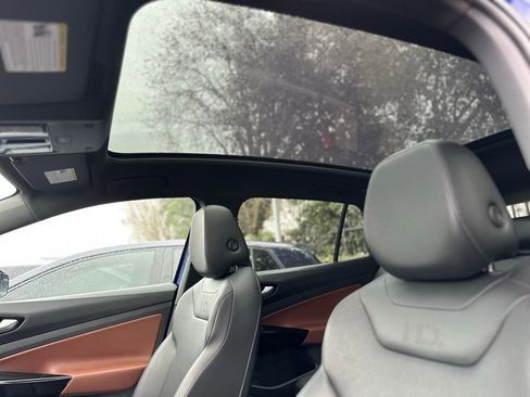 Used 2021 Volkswagen ID.4 Pro S w/ Gradient Package image 5