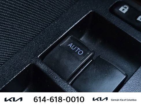 Used 2015 Toyota Corolla LE image 33