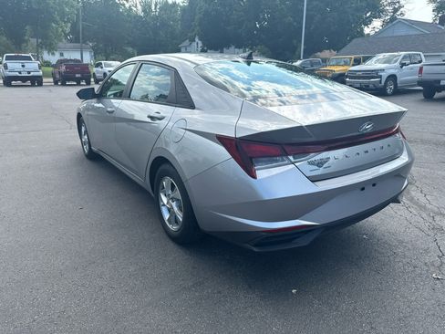 Used 2021 Hyundai Elantra SE FWD image 5