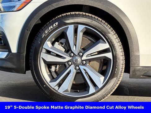 Certified 2025 Volvo V60 B5 Cross Country Plus image 25