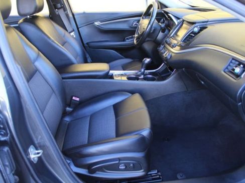 Used 2019 Chevrolet Impala LT FWD image 10