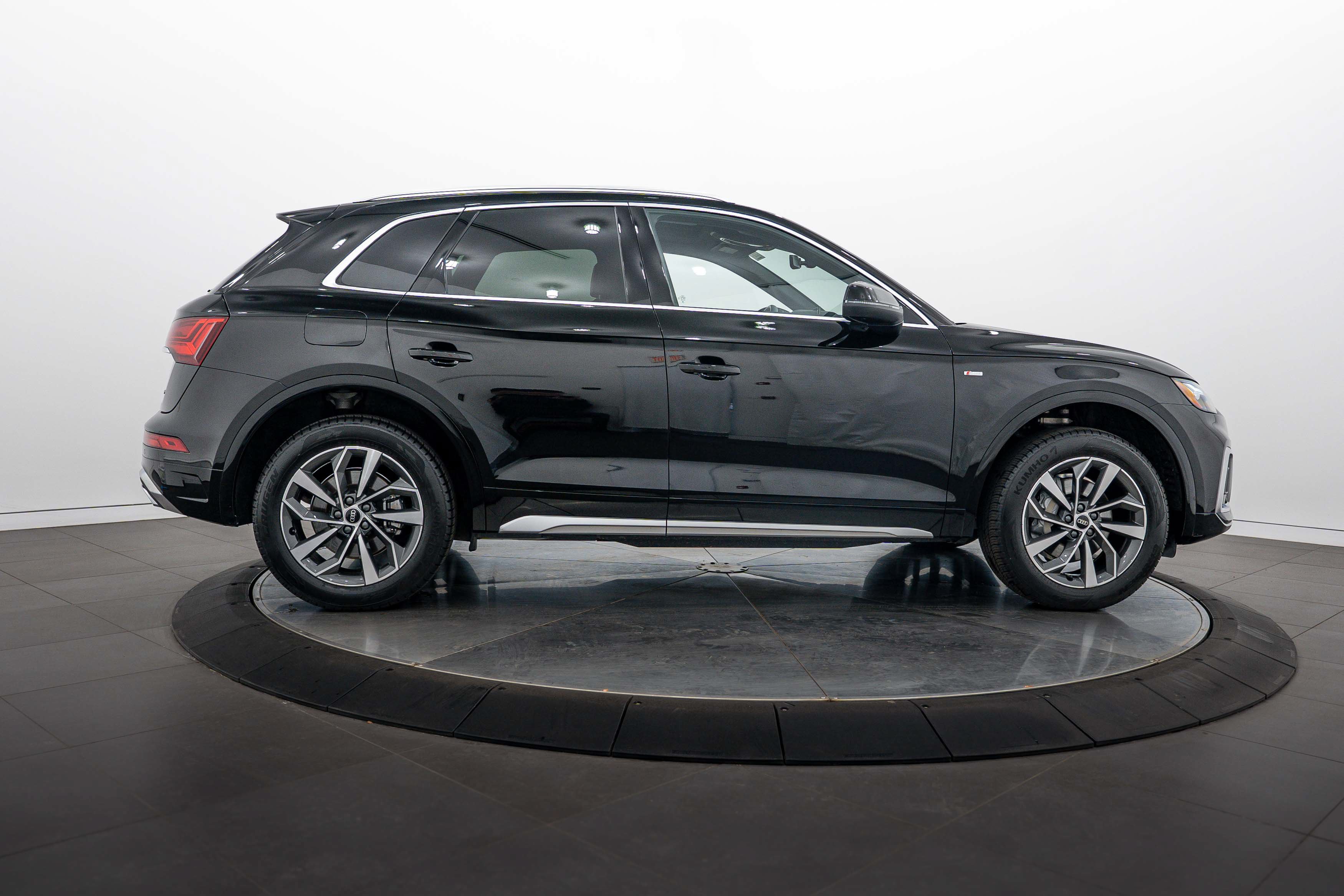 Certified 2024 Audi Q5 2.0T Premium Plus AWD/4WD image 3