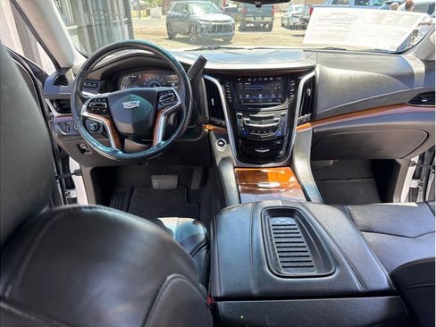 Used 2019 Cadillac Escalade Premium Luxury AWD/4WD image 14