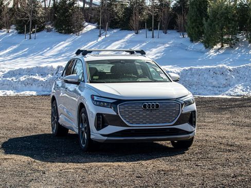 Used 2022 Audi Q4 e-tron Premium Plus image 11