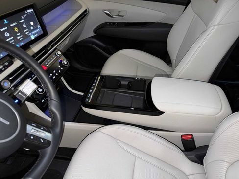 Used 2025 Hyundai Tucson Limited image 19