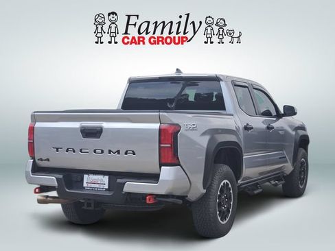 Used 2025 Toyota Tacoma TRD Off-Road AWD/4WD image 4