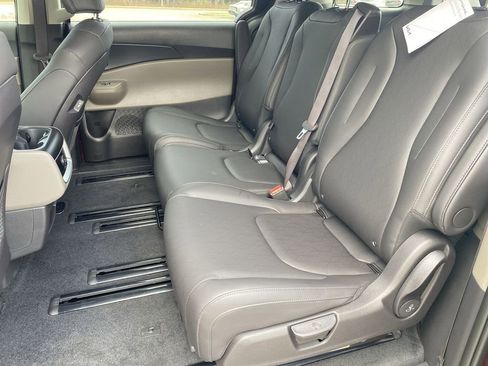 New 2026 Kia Carnival LXS image 24