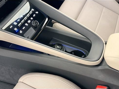 Certified 2025 Porsche Macan Electric RWD image 21