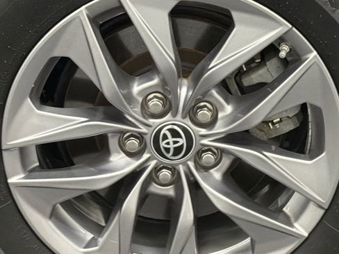 Used 2023 Toyota Sienna XLE FWD image 5