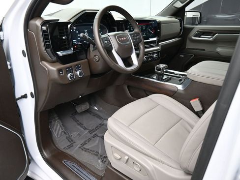 Used 2024 GMC Sierra 1500 SLT image 2